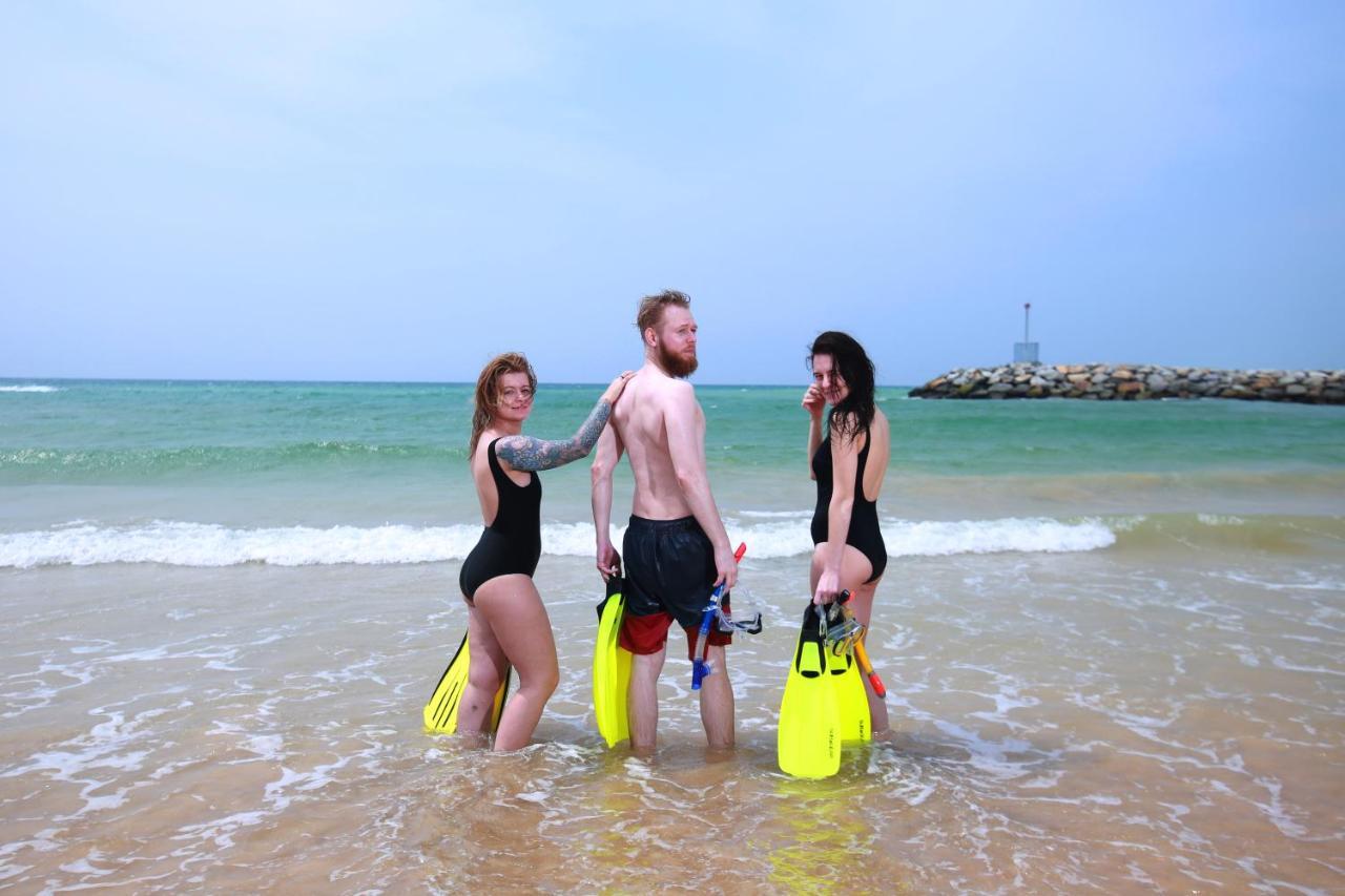 Bluefin Adventure And Deep Sea Fishing Hostel Hikkaduwa Kültér fotó